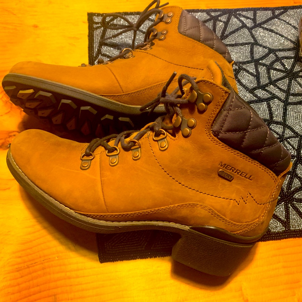 COPY - Merrell Leather boots size 10 like new